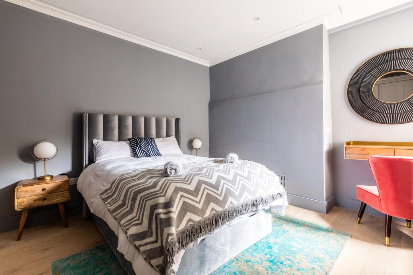 Russell House Suites Bath Extérieur photo