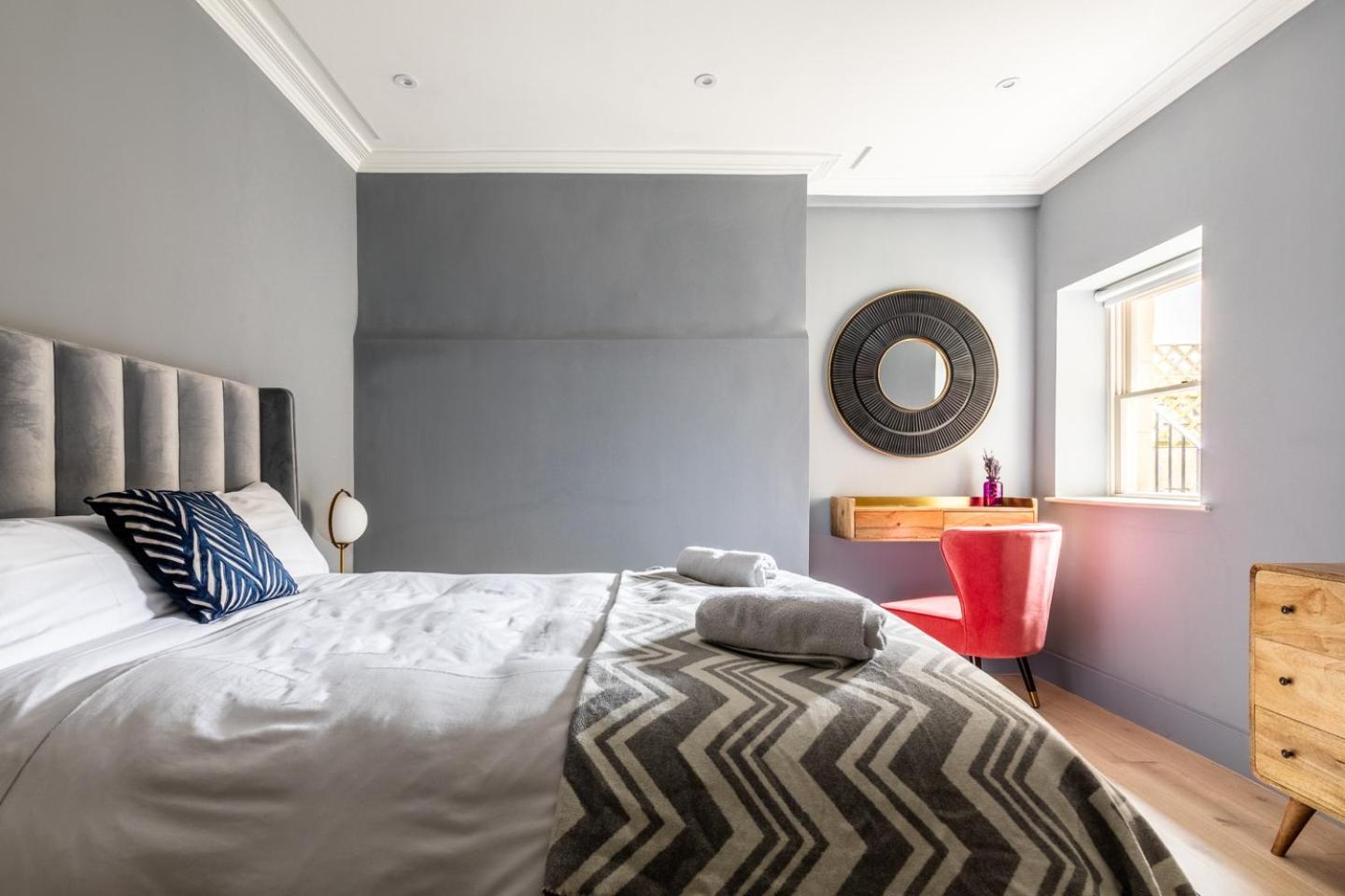Russell House Suites Bath Extérieur photo