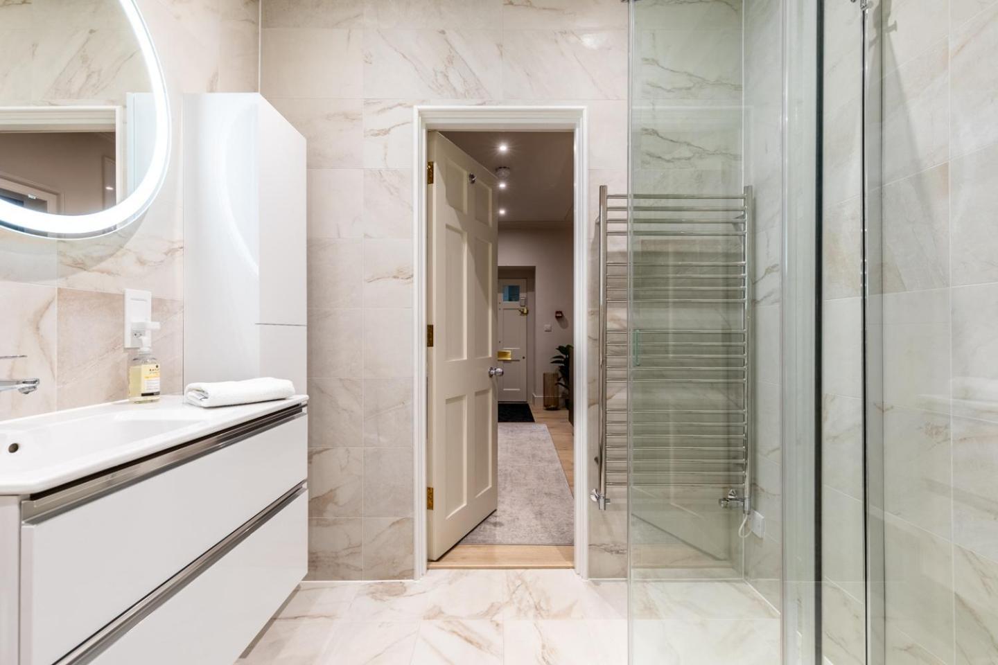 Russell House Suites Bath Extérieur photo